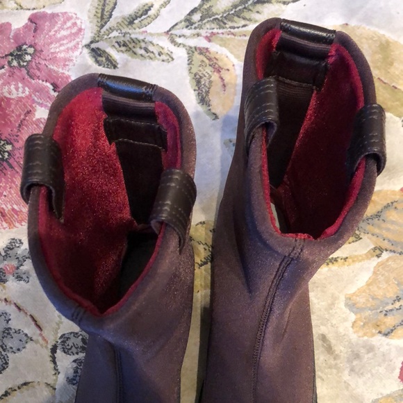 Boots - Picture 2 of 3